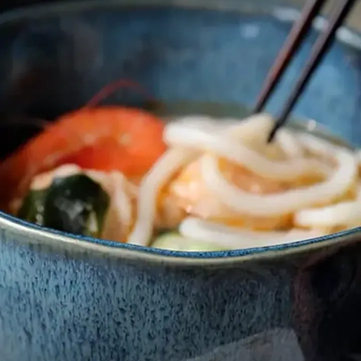 Bol à ramen en céramique émaillée bleue