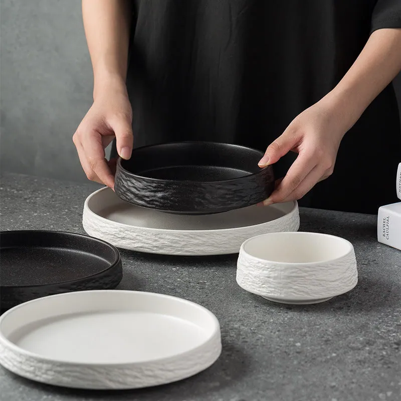 Assiette creuse japonaise en grès noir mat ou blanc Osaka, grès