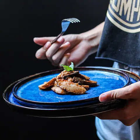 Assiette japonaise en porcelaine émaillée bleue Hiroshima