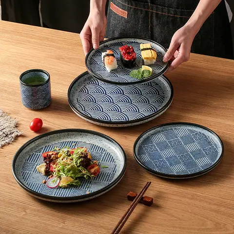 Assiette japonaise en grès à motifs bleu et blanc Kamakura