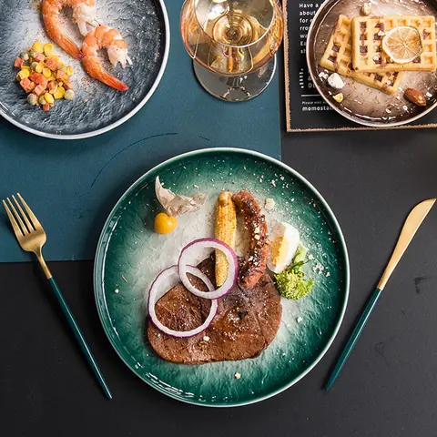 Assiette japonaise en grès émail vert de style oribe, 3 tailles