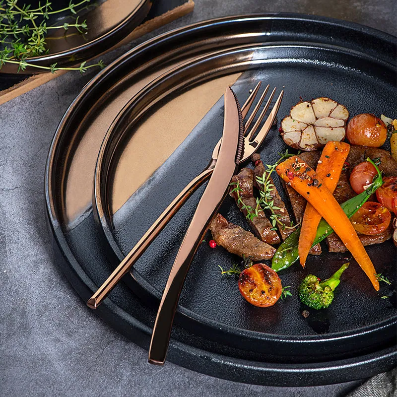 Assiette japonaise en céramique noire et or Rubis, vue 2