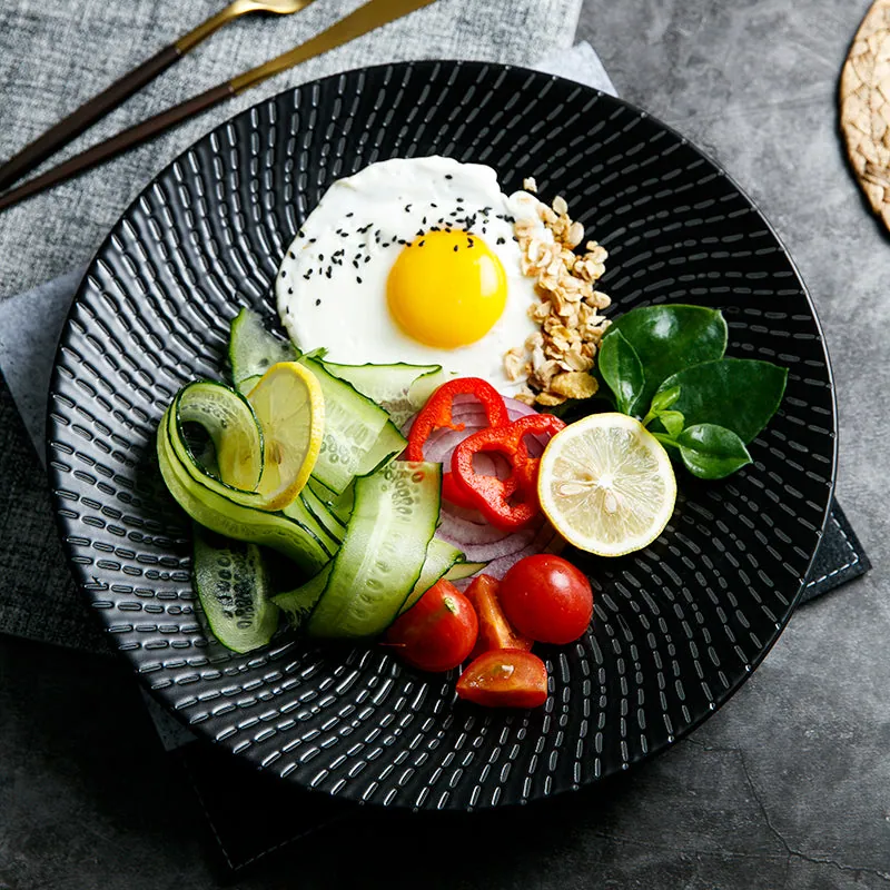 Assiette japonaise en grès émaillé noir Yanaka, vue 2