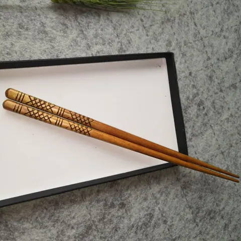 Coffret de baguettes japonaises en bois laqué Treillis