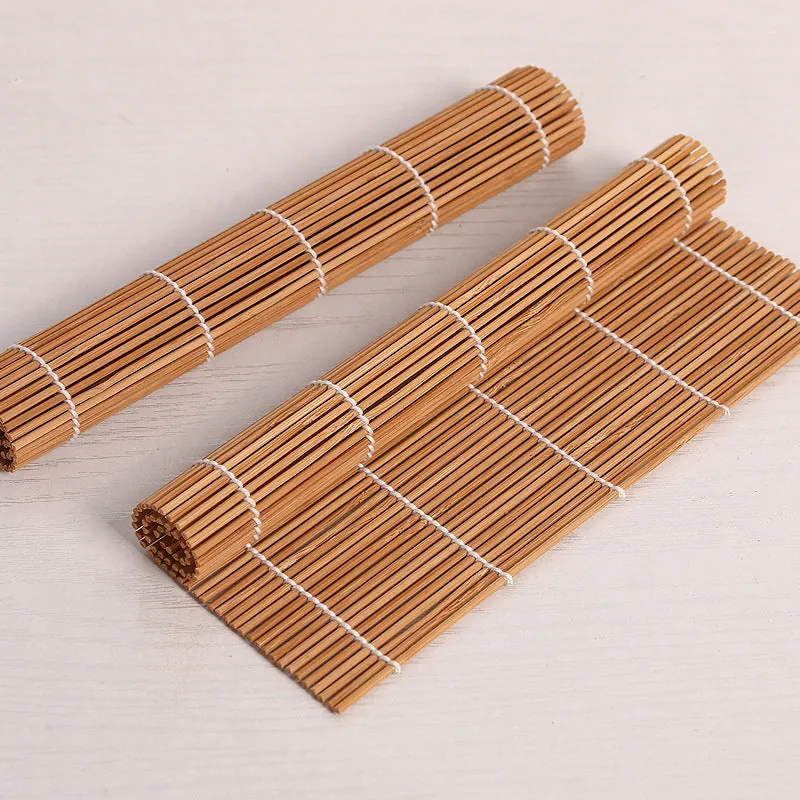 Kit à sushi en bambou avec tapis, spatule et baguettes, vue 3