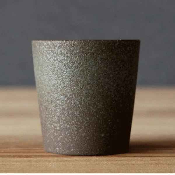 Petite tasse japonaise en grès texturé Lichen