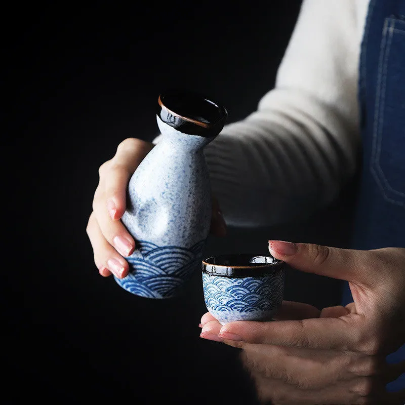 Set à saké japonais en céramique Zénith : carafe tokkuri et tasses, vue 4