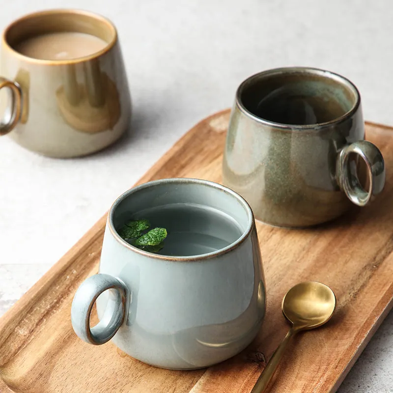 Tasse en grès émaillé avec anse Cramoisi, vue 2