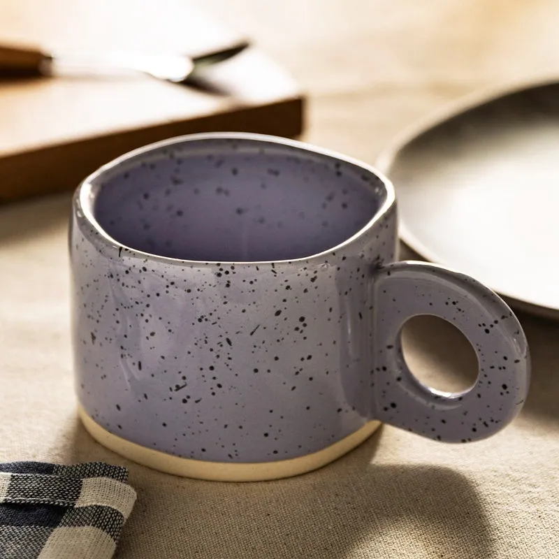 Tasse en grès mouchetée à anse ronde Sable