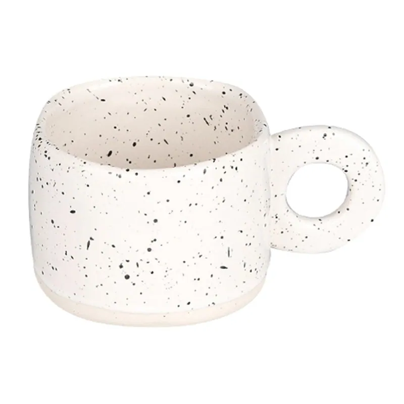 Tasse en grès mouchetée à anse ronde Sable, vue 2