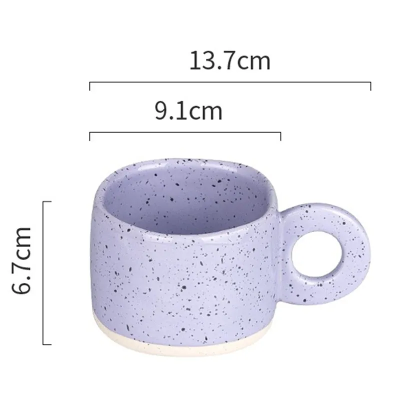 Tasse en grès mouchetée à anse ronde Sable, vue 5