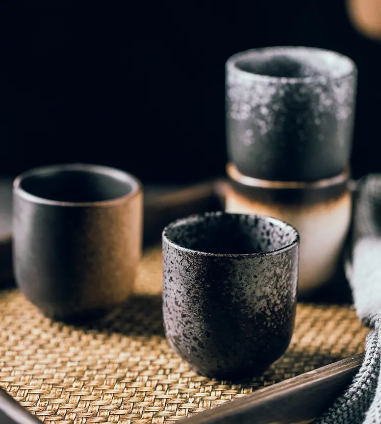 Tasse japonaise en grès à glaçure réactive Corail, vue 2