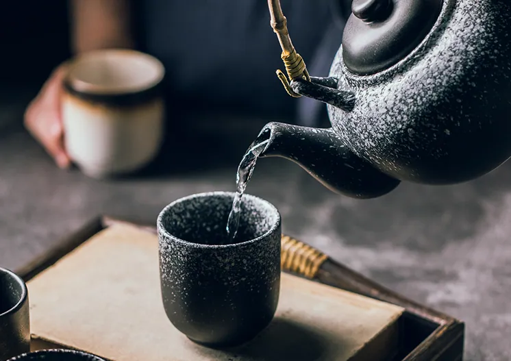 Tasse japonaise en grès à glaçure réactive Corail, vue 3