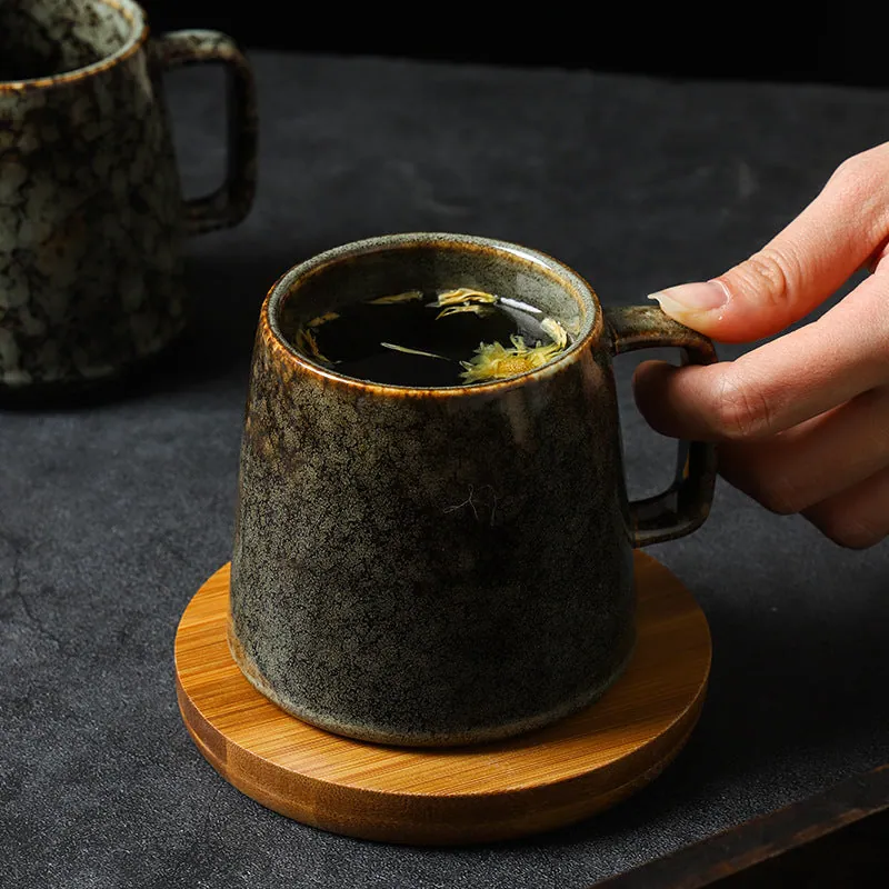Tasse japonaise en grès émaillé avec anse Onyx, vue 2
