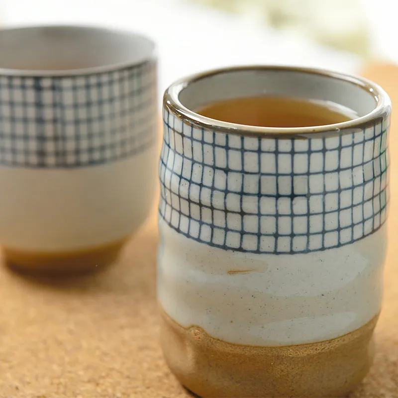 Tasse japonaise en céramique à motif quadrillé Sépia, vue 2