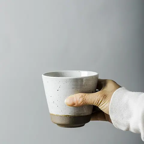 Tasse japonaise en grès émaillé blanc moucheté Tokkuri