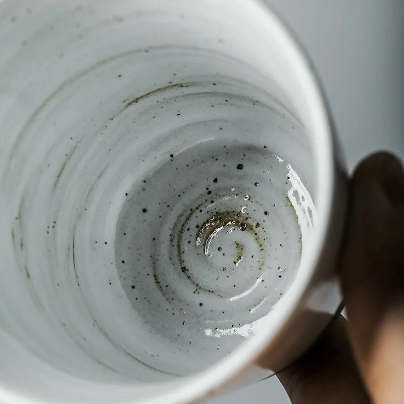 Tasse japonaise en grès émaillé blanc moucheté Tokkuri, vue 3