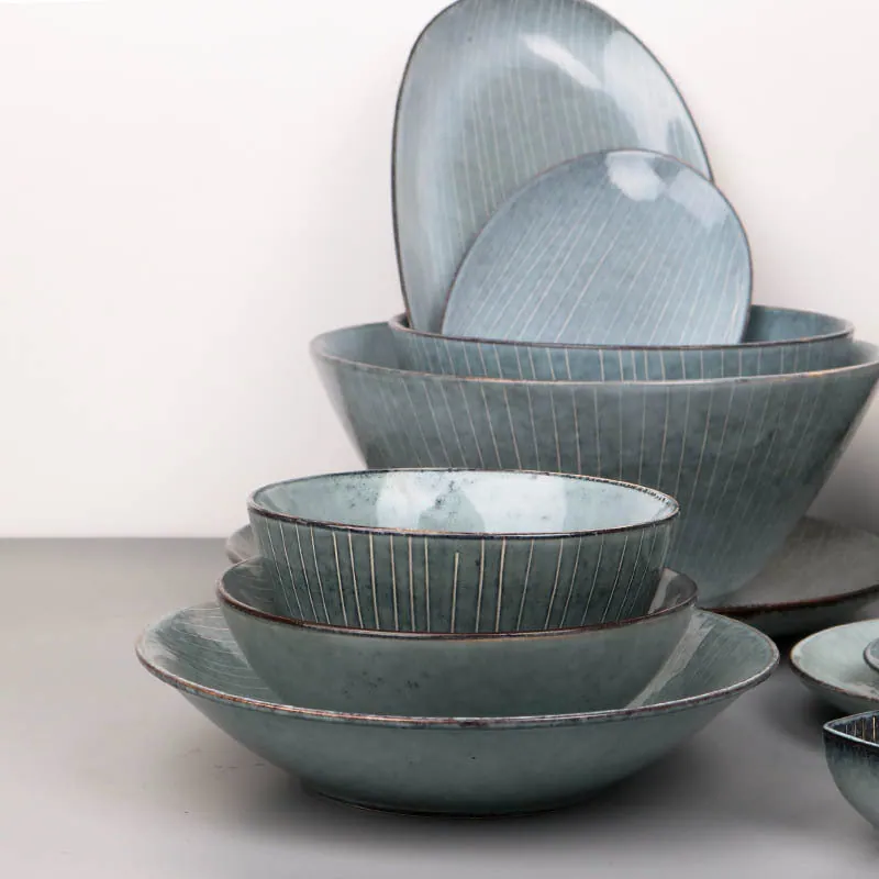 Bols à soupe, à nouilles et assiette en grès Lotus, vue 4
