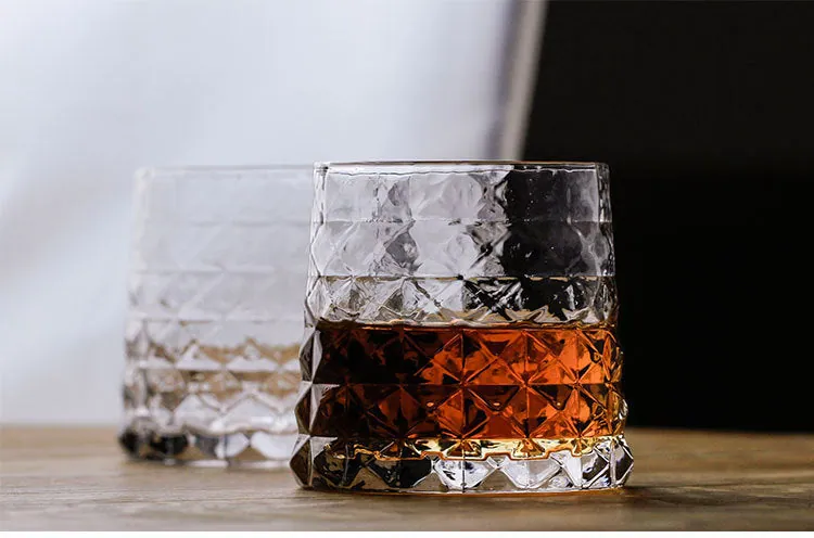 Verre à whisky à facettes Cerisier, vue 3