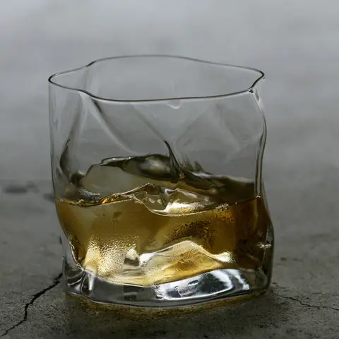 Verre à whisky japonais au design froissé Grâce